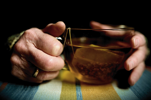 如何選擇老人看護(hù)監(jiān)視器？